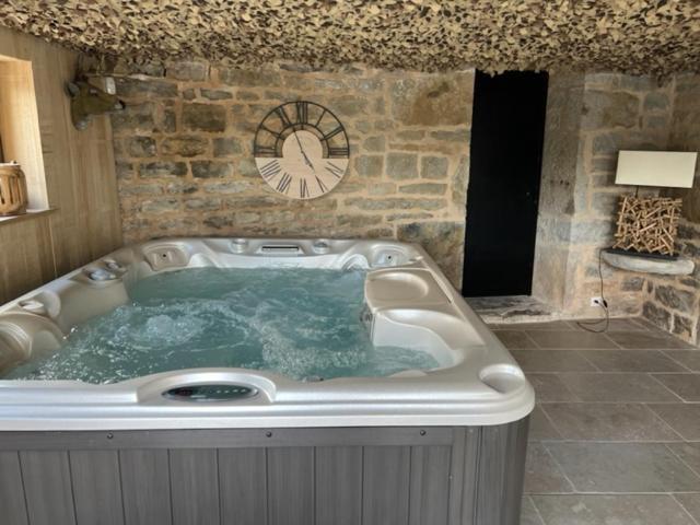 Agreable Chambre D Hote Avec Piscine Et Jacuzzi Thégra Exterior foto