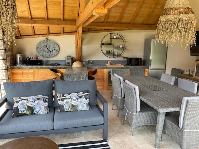 Agreable Chambre D Hote Avec Piscine Et Jacuzzi Thégra Exterior foto